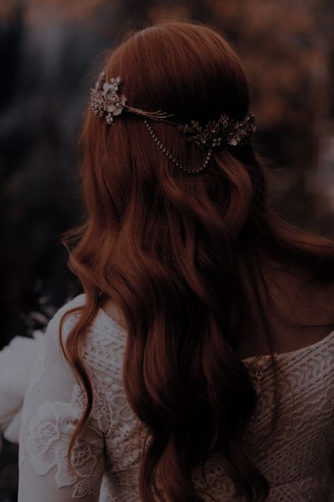 Redhead Princess Aesthetic, Red Hair Aesthetic Faceless, Anna Lightwood, Red Hair Princess, Devils Daughter, Medieval Girl, Walburga Black, Elven Princess, Amber Hair