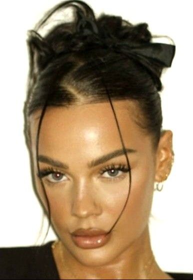 Short Greek Hairstyles, Wet Hair Look Updo, Intimidating Hairstyles, Wedding Hairstyles Slick, Slick Back Hair Looks, Runway Updo, Model Hairstyles Runway, Closed Hairstyles, Hairstyles For Models