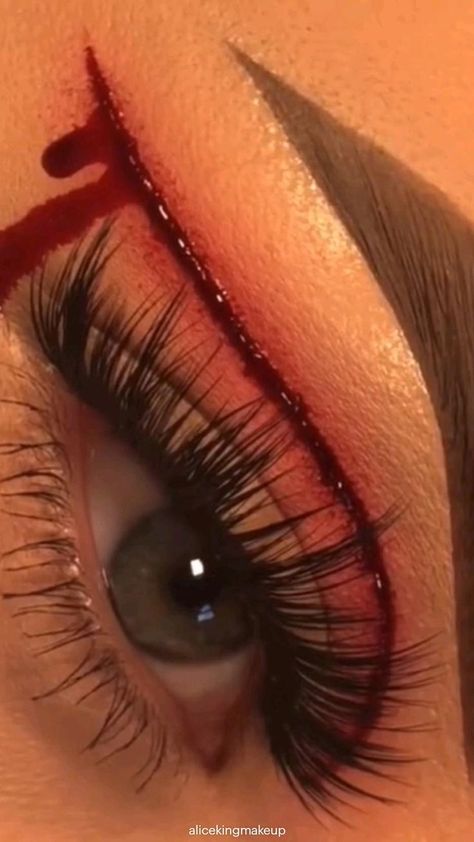 Easy Halloween Blood Makeup, Red Riding Hood Makeup Easy, Freddy Krueger Eyeshadow, Freddy Krueger Inspired Makeup, Makeup For Devil Costume, Killer Makeup Looks, Halloween Makeup Freddy Kruger, Freddy Krueger Eye Makeup, Freddy Krueger Makeup Easy