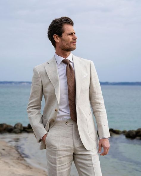 Received quickly. The size corresponds. Pretty good to the touch and look. Suit Summer Wedding, Suit Editorial, Linen Suit For Men, Summer Wedding Suit, Mens Linen Suit, Beige Trouser, Teal Suit, Summer Wedding Suits, Linen Coat