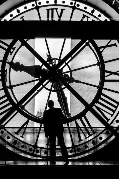 White Shots, Penn Station, Timing Is Everything, A Series Of Unfortunate Events, Time Photo, Art Kids, Monochrome Photography, Black White Photos, Stain Glass