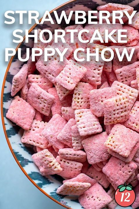 Peanut Butter Captain Crunch Puppy Chow, Strawberry Shortcake Muddy Buddies, People Puppy Chow, Strawberry Muddy Buddies, Flavored Puppy Chow, Puppy Chow Variations, Strawberry Puppy Chow Recipe, Strawberry Shortcake Puppy Chow, Strawberry Puppy Chow