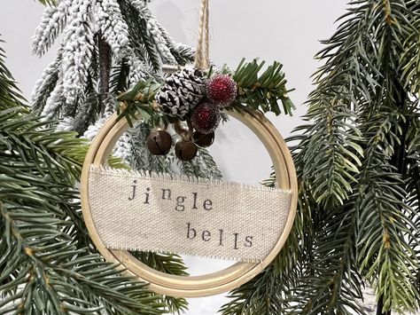 Hoop Ornaments, Embroidery Hoop Christmas, Hygge Christmas, Wooden Hoop, Boho Christmas, Christmas Embroidery, Christmas Winter, Christmas Bells, Xmas Crafts