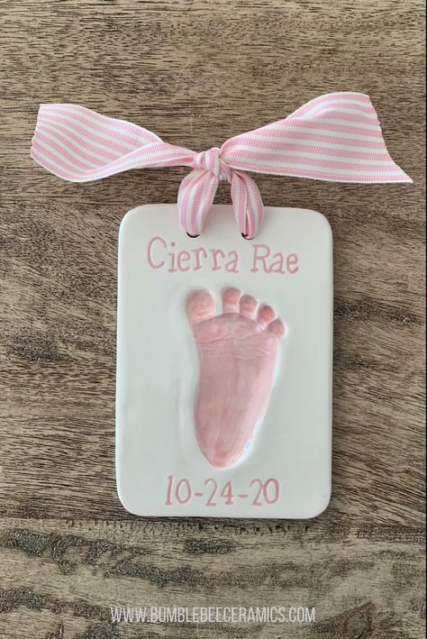 Air Dry Clay Ornaments Baby, Baby Clay Ideas, Clay Baby Ornaments, Baby Ceramic Ideas, Mothers Day Crafts Preschool, Baby Giveaways, Baby Mold, Pottery Ornaments, Baby Keepsakes