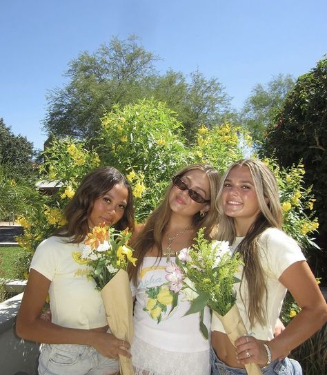 Sorority Photoshoot, Sorority Socials, Sorority Poses, Recruitment Themes, Spring Photoshoot, Bid Day Themes, Marketing Photos, Sorority Girl, Photoshoot Themes