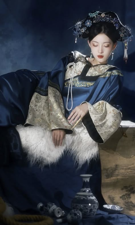 Qing Dynasty Clothing Woman, 2024 Dragon, Qing Dynasty Fashion, Qing Dynasty Clothing, Empresses In The Palace, Chinese Fancy Dress, Traditional Asian Dress, Ruyi's Royal Love In The Palace, Ancient Chinese Dress