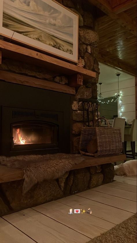 Woodland House Aesthetic, Cabin Cozy Aesthetic, Winter Relationship, Evermore Season, Log Cabin Aesthetic, Cozy Cabin Aesthetic, Manifest Aesthetic, Cozy Winter Home, Winter Chalet