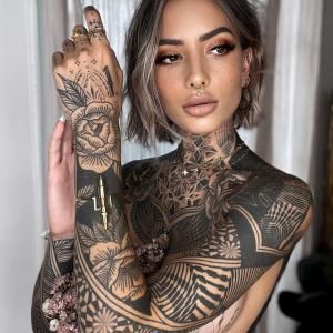 Mujeres Tattoo, Tattoed Women, Full Body Tattoo, Tattoed Girls, Hot Tattoos, Female Tattoo, Tattoo Model, Dope Tattoos, Beauty Tattoos