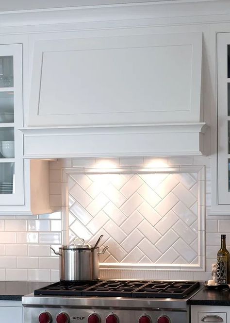 Backsplash Herringbone, Trendy Kitchen Tile, Trendy Kitchen Backsplash, Farmhouse Backsplash, Kitchen Backsplash Designs, White Backsplash, Backsplash Designs, Kitchen Hoods, Spice Organization