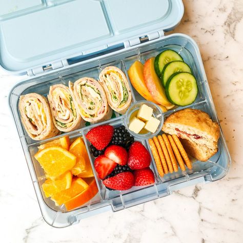 Compartment Lunch Box Ideas, Yumbox Lunch Ideas Kids, Kids Packed Lunch Ideas Uk, Cute Lunch Box Ideas, Yumbox Lunch Ideas, Lunchbox Bakes, Lunchbox Photography, Lunch Box Photography, Aesthetic Lunch Boxes