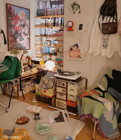 90s Aesthetic Apartment, Retro Japanese Room, Anime Apartment Aesthetic, Aesthetic Japanese Room, Tokyo Apartment Aesthetic, Japan Aesthetic Room, Korean Loft Apartment, Japanese Apartment Bedroom, Japan Room Aesthetic