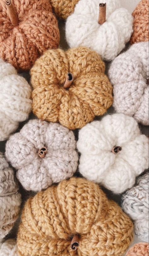 Cream Halloween Aesthetic, Fall Background Widgets, Crochet Autumn Aesthetic, Fall Inspiration Aesthetic, Beige Halloween Aesthetic, Sweater Wallpaper Iphone, Beige Fall Aesthetic, Beige Autumn Aesthetic, Light Fall Aesthetic