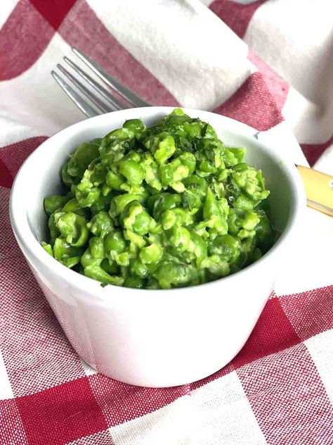 Minted Mushy Peas Minted Mushy Peas, Green Peas Recipe, Green Peas Recipes, Boiled Ham, Oatmeal Chocolate Chip Cookie Recipe, Bacon Fried Cabbage, Recipes Vegetables, British Recipes, Mushy Peas