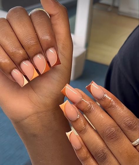 Square Acrylic Nails Autumn, Fall Square French Tip Nails, French Tip Fall Colors, Short Square Fall Nails 2023, Simple Thanksgiving Nails Short, Nails Inspo For Dark Skin, Cute Fall Acrylic Nails Short, Fall Shorties Nails, Shorties Nails Square Fall