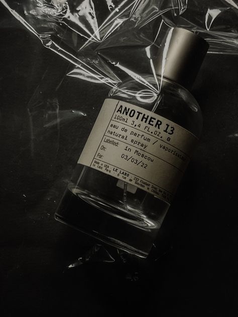 Le Labo Perfume Aesthetic, Le Labo Aesthetic, Life Drawings, Still Life Drawing, Photoshoot Inspo, Perfume Brands, Life Drawing, Photography Ideas, Scents