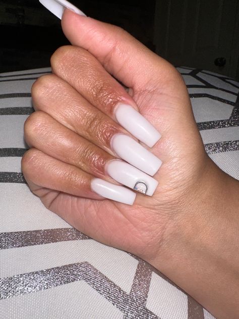 Nails D Nails Letter, Letter D On Nails, Nails With A D Initial, Initial D Nails, Nails With Initials D, White Nails With Letter, Nails With The Letter D, Nail Designs With Initials Letters, Nails Letters Initials