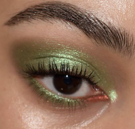 Shimmer Make Up, Maquillage On Fleek, Shimmer Eye Makeup, Smink Inspiration, Green Makeup, Eye Makeup Designs, Dope Makeup, Colorful Eye Makeup, Eyeshadow Brush