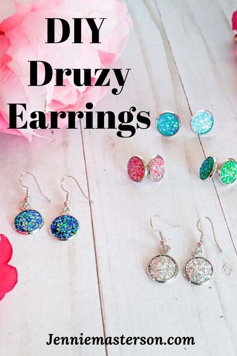 Resin Earrings Diy How To Make, Glitter Resin Earrings Diy, Diy Cabochon Earrings, Uv Resin Stud Earrings Diy, Diy Resin Stud Earrings, Epoxy Stud Earrings Diy, How To Make Druzy Earrings, Diy Stud Earrings, Diy Druzy Earrings