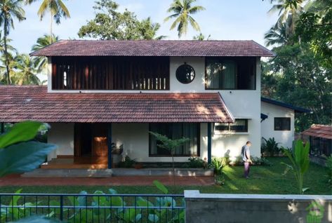 House Office Design, Wabi Sabi House, Home Designs Exterior, Modern Tropical House, Kerala House, Indian Home Design, Tropical Architecture, Kerala Houses, Kerala House Design