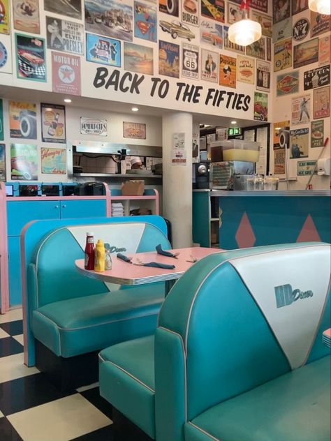 It was GODLY fkckin loved it #50s #restaurant 1950s Diner Food, 60s Restaurant, 50s Restaurant, 60s Lifestyle, Diner Aesthetic, 50s Aesthetic, 1950s Diner, 50s Diner, Diner Recipes