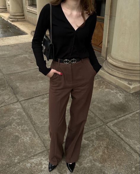 Prosecutor Outfit, Old Money Aesthetic Brown, Dark Brown Trousers Outfit, Brown Trousers Outfit Women, Brown Trousers Outfit, Brown Outfit Aesthetic, Classy Trousers, Formal Fits, Slacks Outfit