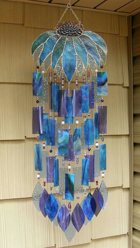 Glass Windchimes, Japanese Wind Chimes, Glass Wind Chimes, Diy Wind Chimes, Stained Glass Diy, Art Stained, Stained Glass Projects, Stained Glass Mosaic, Stained Glass Patterns