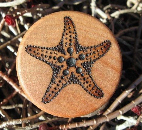 Pyrography Designs, Wood Burning Patterns Stencil, Starfish Design, Wood Burn Designs, Woodburning Projects, Pyrography Art, Wood Burning Crafts, Wood Burning Patterns, Wood Burning Art