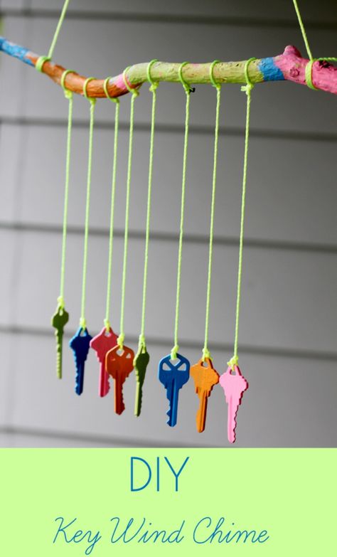 Top 10 DIY Recycled Projects - great way to use up all those old house keys that you have no idea what to do with. I wish I remembered where I put all my old keys! Recycler Diy, Carillons Diy, Diy Recycled Projects, Recycled Crafts Kids, Diy Key, Diy Projektit, Old Keys, Diy Wind Chimes, Easy Backyard