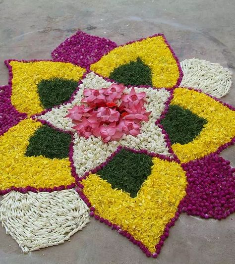 Maiyan Board, Onam Pookalam Design, Floral Rangoli, Onam Pookalam, Pookalam Design, Simple Flower Rangoli, Flowers Rangoli, Thali Decoration Ideas, Easy Rangoli Designs Diwali