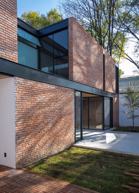 Gallery of Red House / TARA | Taller de Arquitectura - 24 Brick Extension Architecture, Brick Modern House, Bricks Architecture, Industrial Brick, Red Brick House Exterior, Modern Brick House, House Brick, Home Designs Exterior, Urban Design Architecture