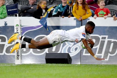 Injury has set back Aphelele Fassi but the Sharks' coach feels he will come back a stronger player. Fassi misses out on Springbok showdown due to training injury #rugby #aphelelefassi #sharksrugby #springboks Shoulder Injury, Super Rugby, Shoulder Injuries, Play Centre, Positive Attitude, 2024 Vision, Sharks, Come Back, Rugby