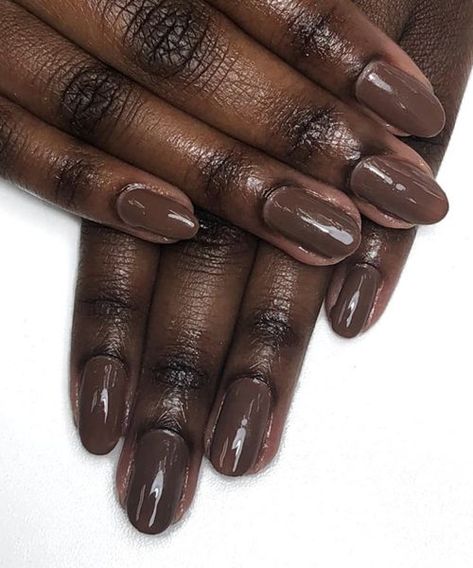 Brown Nails On Dark Skin, Easy Diy Nails At Home, Nail 2023, Cozy Colors, Neutral Nail Polish, Brown Acrylic Nails, Metallic Nail Art, Fall Nail Ideas, Vintage Nails