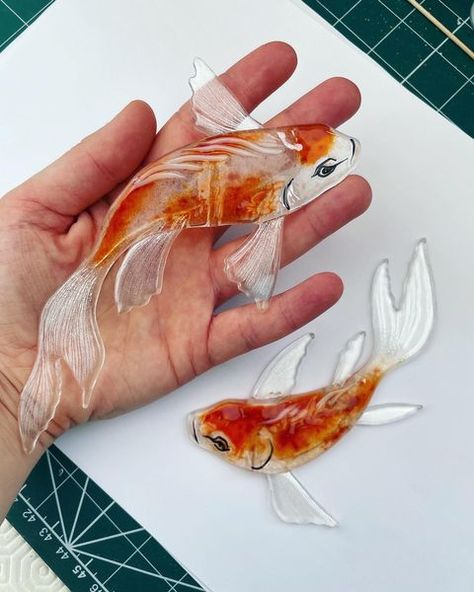 Unique wood and fused glass koi fish sculpture Abstract Fused Glass Art, Fused Glass Fish Ideas, Koi Fish Sculpture, Fused Glass Fish, Fused Glass Wall Art, Glass Fusion Ideas, Cool Glass, Fused Glass Ornaments, Glass Fusing Projects