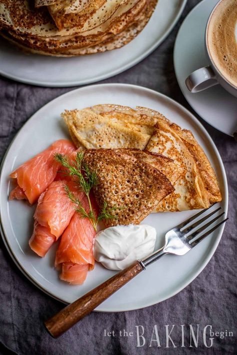 Russian Blini Russian Blini, Blini Recipe, Breakfast Bread Recipes, Gourmet Breakfast, Sandwiches For Lunch, Birthday Food, Family Friendly Meals, Smoked Salmon, Easy Cooking