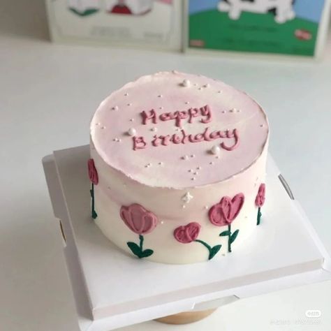 Minicake Ideas Birthday, Pink Korean Cake, Simple Aesthetic Cake Design, Tulip Birthday Cake, Korean Cake Birthday, Korean Cake Ideas, Trending Birthday Cakes, Korean Cake Aesthetic, Birthday Cake Korean