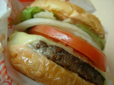 A&w Copycat Recipes, Burger Recipes Beef, Hot Dogs Recipes, How To Cook Burgers, Healthy Restaurant, Hamburger Steak, Recipes Beef, Backyard Grilling, Copykat Recipes