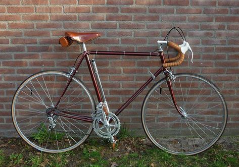 vintage racing bicycles | Vintage 1970 racing bike | Flickr - Photo Sharing! Vintage Racing Bike, Bici Retro, Bike Restoration, Classic Road Bike, Racing Bicycle, Road Bike Vintage, Urban Bicycle, Velo Vintage, Jennifer Beals