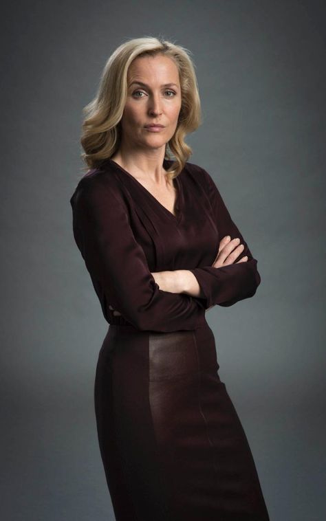 Gillian Anderson as Stella Gibson in The Fall-- professional style goals Gillian Anderson The Fall, Stella Gibson, Gillian Anderson, French Chic, Woman Crush, Serie Tv, Celebrities Female, Gibson, Stitch Fix