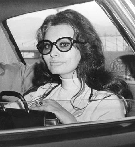 Sophia Lauren, Bold Eyeliner, Very Important Person, 60s Women, Sofia Loren, Italian Beauty, Italian Actress, I'm With The Band, Sophia Loren