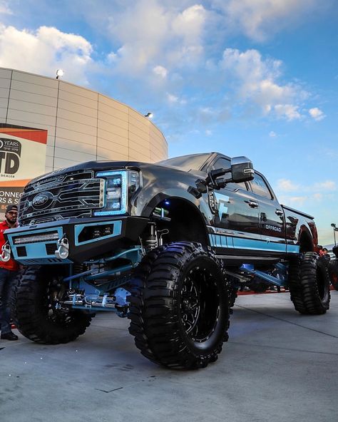 Ford Powerstroke, Future Trucks, Ford F350 Super Duty, Lifted Chevy, Jacked Up Trucks, Show Trucks, Big Boy Toys, Ford F350, Ford Pickup