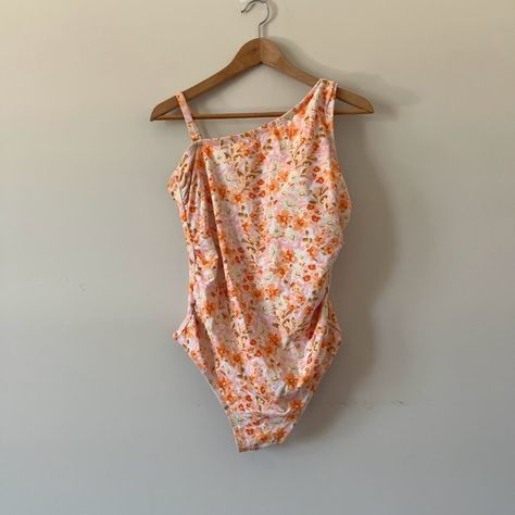 Kona Sol Floral One Shoulder One Piece Bathing Suit Nwot Detachable Strap Material: Shell--82% Nylon, 18% Spandex/ Lining--100% Polyester Size: 14w Tags: Eg, Coastal, Southern, Preppy, Resort, Cruise, Minimalist, Boho, Business Casual, Seer Sucker, Summer, Spring, Nautical, Garden Party, Bridal Shower, Farmer's Market Nautical Garden, Boho Business Casual, Boho Business, Garden Party Bridal Shower, Seer Sucker, Southern Preppy, Cruise Trip, Cute Bathing Suits, One Piece Bathing Suit