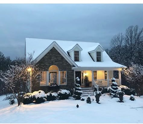 Winter Suburban House Exterior, Small Country House Aesthetic, Winter House Aesthetic Exterior, Small Winter Home Exterior, Suburban Autumn House, Cozy Winter Home Exterior, Small Cozy House Exterior, Denver Houses, Winter Home Exterior