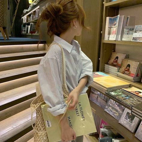 lifestyle chill lifestyle aesthetic aesthetics korean japanese aesthetic beige streets clothes korean style beige aesthetic ethereal minimalistic café coffee tiramisu walking grunge gardens street sings light soft pastel r o s i e Korean Aesthetic, Beige Aesthetic, Oui Oui, Book Girl, How To Pose, 가을 패션, Insta Photo Ideas, Looks Vintage, Book Aesthetic