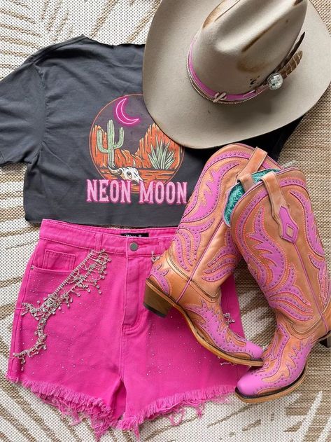 Ccmf Outfits, Country Concert Fashion, Festival Outfit Inspo, Revamp Wardrobe, Nashville Outfit, Concert Fashion, Nashville Outfits, Western Style Outfits, Music Festival Outfit