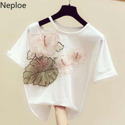 T Shirt Embroidery, Summer Embroidery, T Shirt 2023, Stylish Winter Outfits, White Graphic Tee, Shirt 2023, Buy Shirts, Flower Top, Kawaii Fashion Outfits