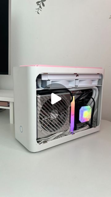 isioma ♡ on Instagram: "creating my dream productivity and gaming setup ~ pt 6 ✨💻  building my first pc! I went with a mini itx pc as I wanted something small that could fit on my desk.   Full vid is on YT, 🔗 in b!0 to watch me struggle 🙃💘  #pcbuild #miniitxpc #miniitxbuilds #miniitxcase #custompcbuild #nvidiageforce #inteli712700k #corsairicueh100ielitecapellix #corsairgaming #msimotherboard #isiomavlogs" Small Pc Build, Itx Pc Build, Mini Gaming Pc, Mini Pc Build, Mini Pc Setup, Small Pc Setup, Mini Itx Build, Pc Desk Setup, Gaming Pc Setup