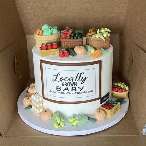 Morsels - This was the cutest baby shower cake🥕🥬 🍅 🌽... Farm Baby Shower Theme, Farmers Market Birthday Party, Farmers Market Party, Farmer Baby, Garden Baby Shower Theme, Farm Baby Shower, Baby Shower Theme Decorations, Garden Baby Showers, Shower Desserts