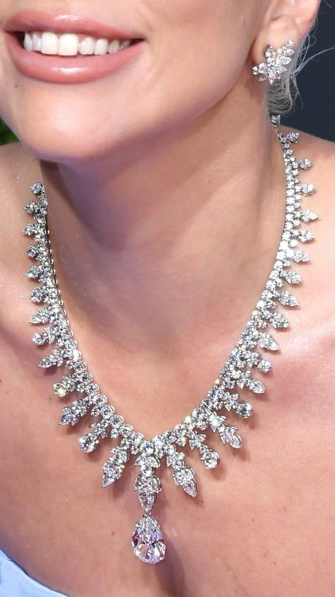 Expensive Necklaces, Bridal Diamond Necklace, Pretty Jewelry Necklaces, Expensive Jewelry Luxury, Diamond Jewelry Designs, Classy Jewelry, Fancy Jewellery, Jewelry Luxury, Expensive Jewelry