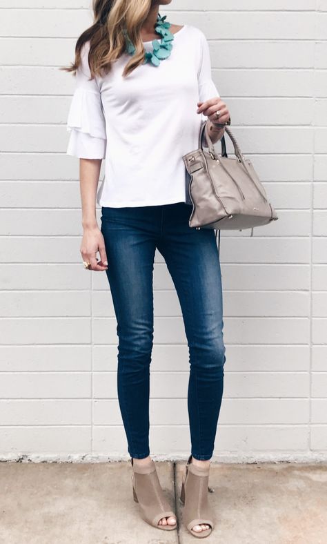 spring trend: statement sleeves, white ruffle tee Fall Sweater Dress, Casual Outfit Ideas, Fashion Diva, Statement Sleeves, Workwear Fashion, Dressy Outfits, Spring Trends, Spring Outfits Casual, Summer Clothes