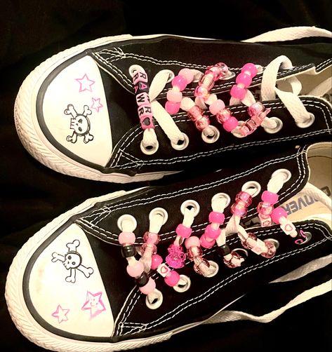 Lace Converse, Diy Converse, How To Lace Converse, Ways To Lace Shoes, Lace Shoes, Shoes Diy, Shoes Cute, Scene Kids, Scene Emo